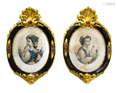 Pair of vanished, golden, oval shaped frames. 19th century. Cm 57 x46