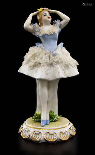 German porcelain statuette, 20th century. Ballet dancer. Many chips and breaks. H cm