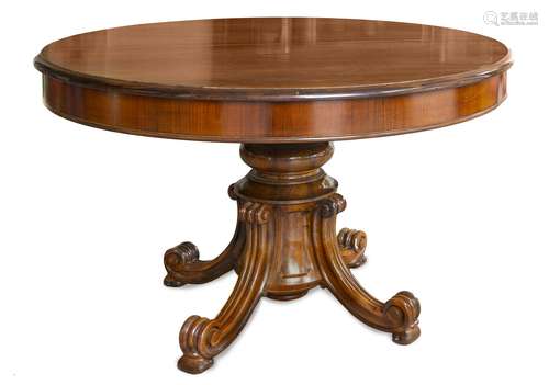 Round, walnut extendable dining table, 19th century. Diameter Cm 130