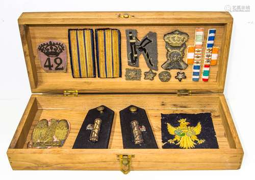 N. 15 military badges.