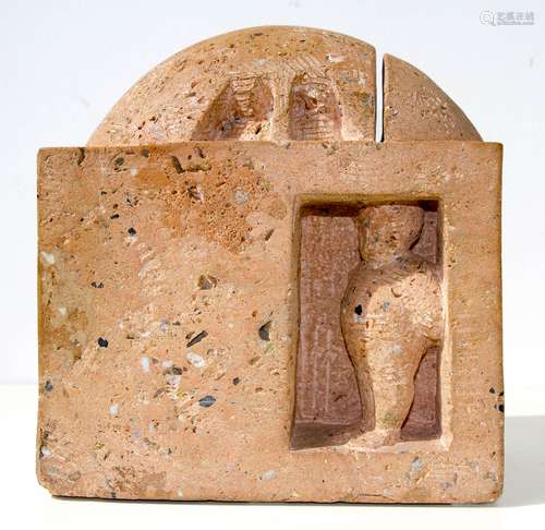 Girolamo Ciulla (Caltanissetta 1952). Pink travertine sculpture, H cm 25 x 22x 12, signed on the