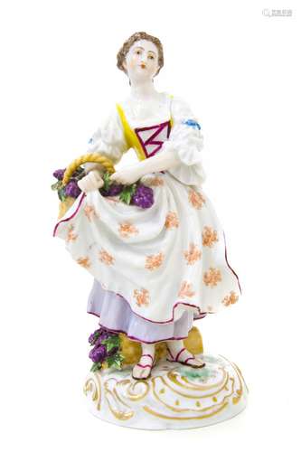 Meissen porcelain statuette . Begin of XX Secolo. Woman with basket of grape. H cm 23 base 10