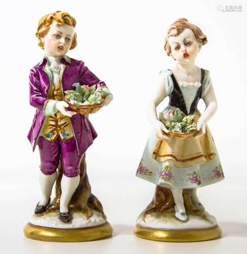 Capodimonte porcelain statuette. 20th century. Children with flower basket. H Cm 14. Minor pieces