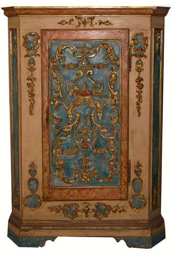 Varnished golden corner cupboard. Late 18th century. H 146x103x56