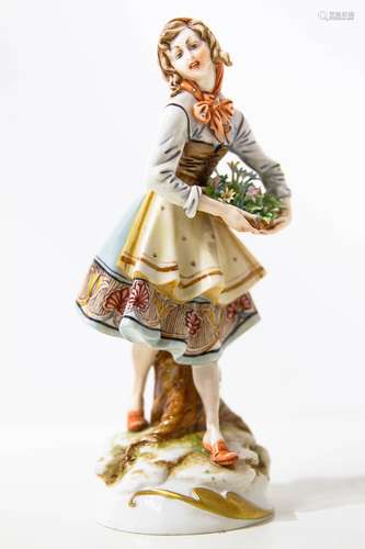 Capodimonte porcelain statuette. 20th century. Woman with flower basket. H Cm 20. Minor pieces