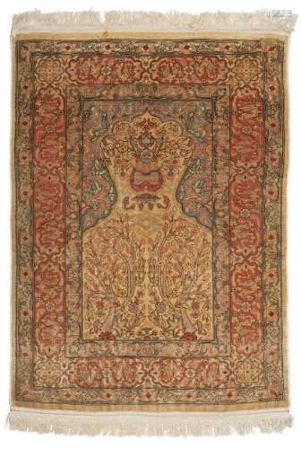 A Hereke prayer rug