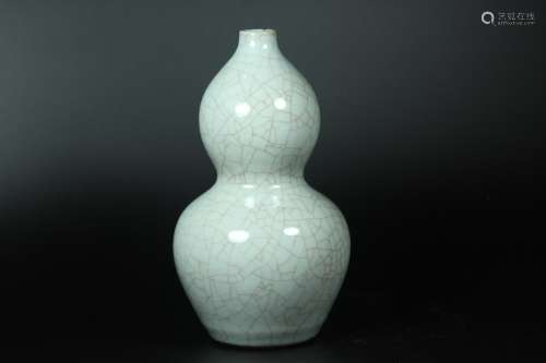 A Chinesege-Type Porcelain Doublegourd Vase