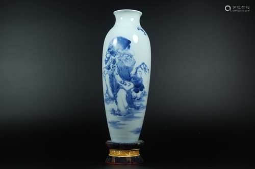 A Chinese Blue and White Porcelain Vase