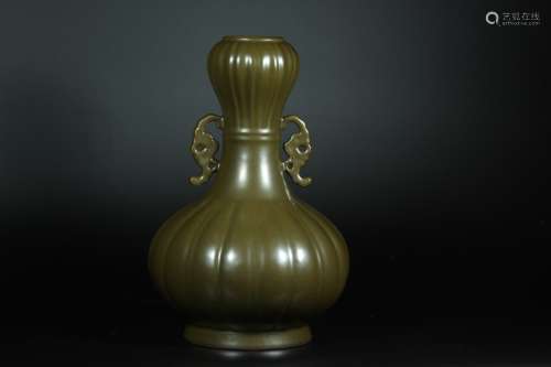A Chinese Tea-Dustglazed Porcelain Vase