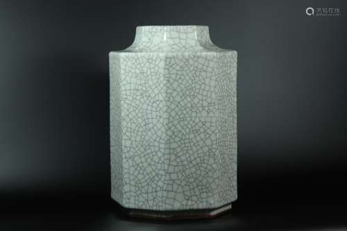 A Chinesege-Type Porcelain Vase