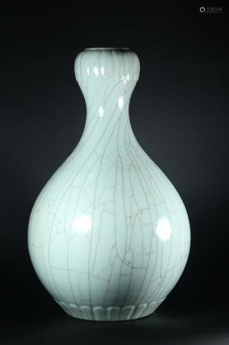 A Chinesege-Type Porcelain Vase