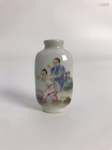 A Chinese Famille-Rose Porcelain Snuff Bottle