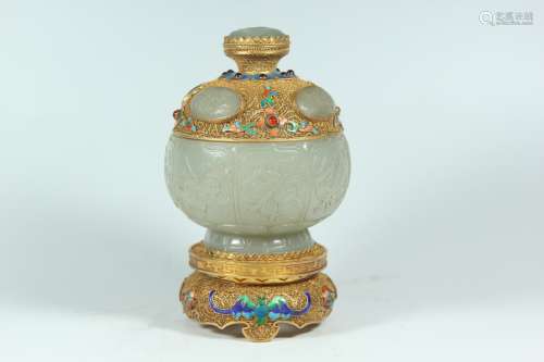 A Chinese Carved Jade Jar with Gilt Silver Inlaided