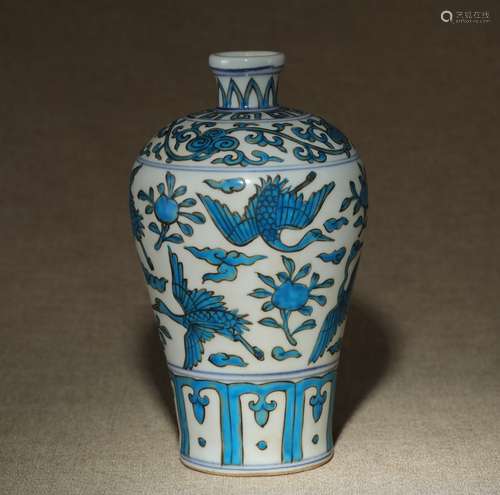 A Chinese Blue and White Porcelain Vase