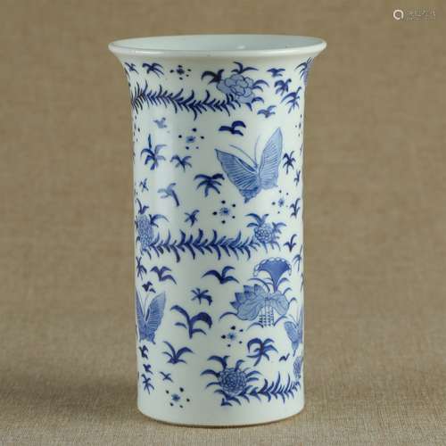 A Chinese Blue and White Porcelain Vase