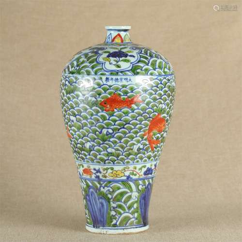 A Chinese Wu-Cai Porcelain Vase