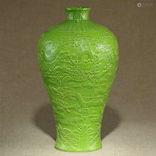 A Chinese Green Glazed Porcelain Vase