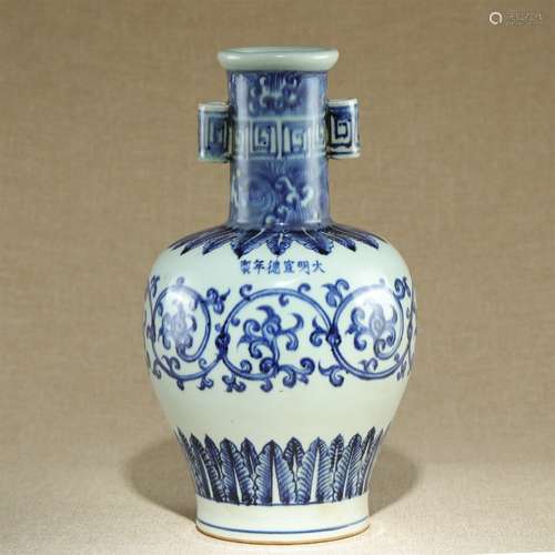 A Chinese Blue and White Porcelain Vase