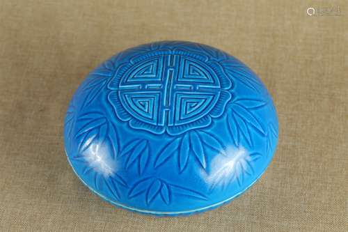 A Chinese Malachite Glazed Porcelain Round Box with Cover