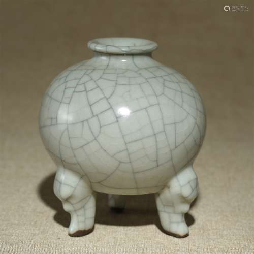 A Chinese Ge-Type Porcelain Water Pot