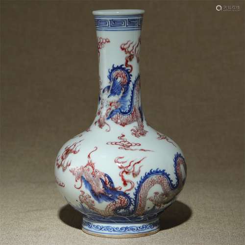 A Chinese Blue and White Porcelain Vase