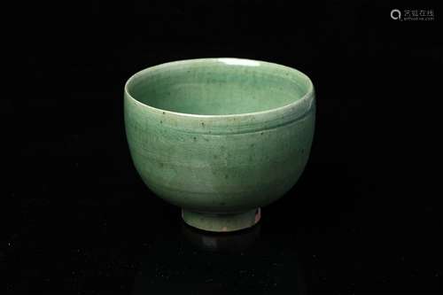 A Chinese Green Glazed Porcelain Cup