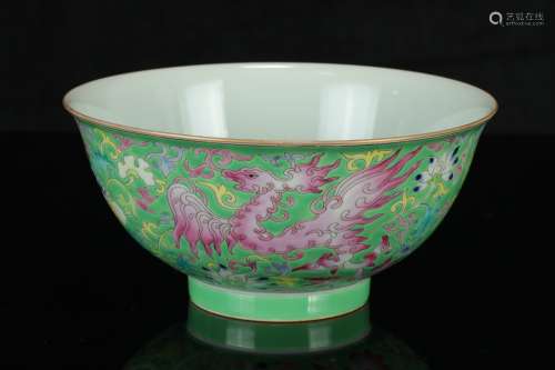 A Chinese Green-Ground Famille-Rose Porcelain Bowl