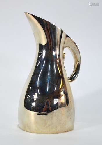 A silver jug of contemporary design, Boodle & Dunthorne, London 2001