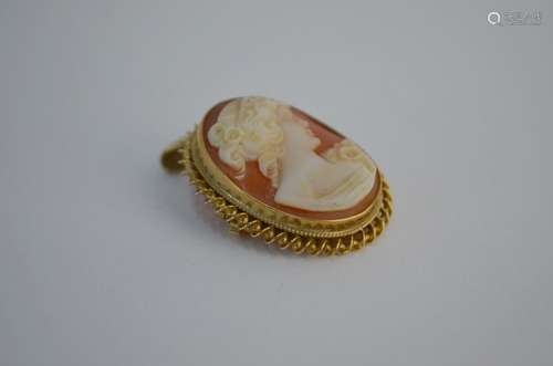 A 9ct rose gold curb bracelet and a 9ct mounted cameo brooch