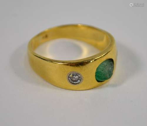 A yellow metal gypsy set ring