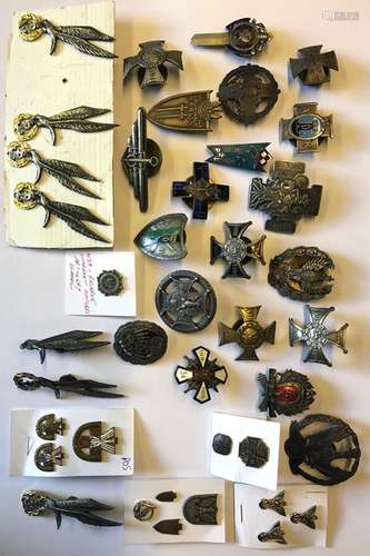 A quantity of WWI / WWII and later period Polish military insignia