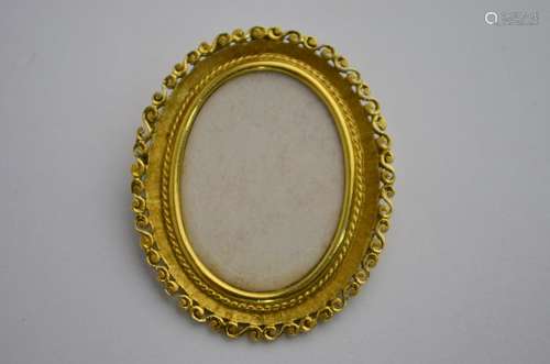 A yellow metal oval brooch mount