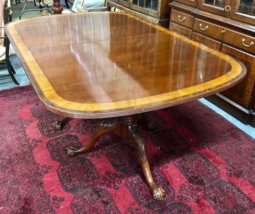 Ethan Allen (USA) a good quality large extending regency style 'D' end dining table