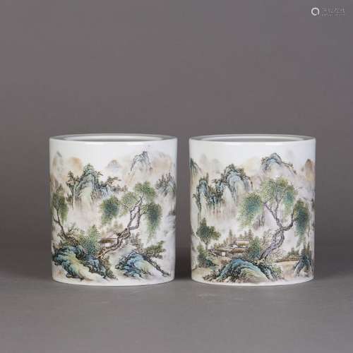 A PAIR OF CHINESE FAMILLE ROSE PORCELAIN VASES