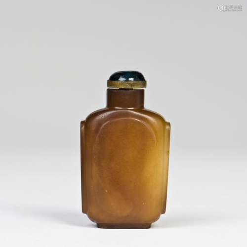 A BROWN AGATE GLASS SNUFF BOTTLE