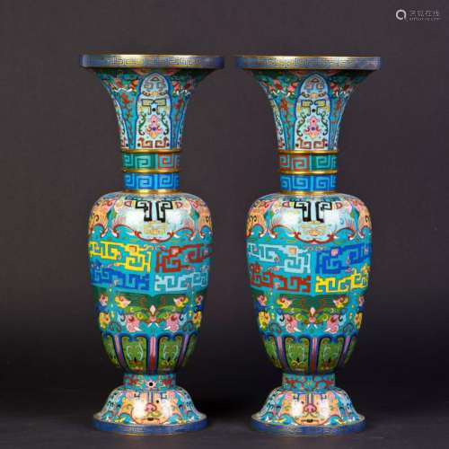 A PAIR OF CLOISONNE VASES, 19TH CENTURY