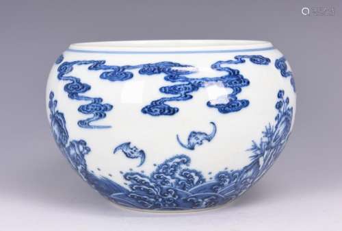 A BLUE AND WHITE PORCELAIN BRUSH POT