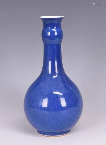 A BLUE GALZED PORCELAIN VASE