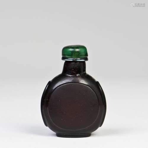 A BLACK AGATE GLASS SNUFF BOTTLE