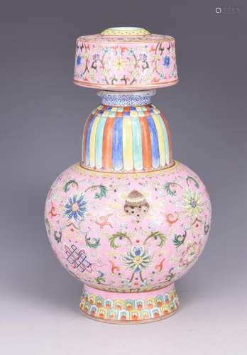 A FAMILLE ROSE PORCELAIN VASE