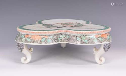 A WUCAI PORCELAIN TABLE