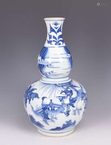 A BLUE AND WHITE DOUBLE-GOURD PORCELAIN VASE