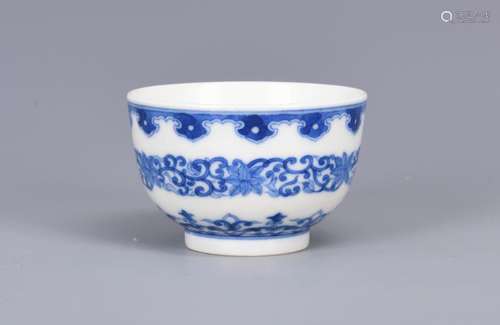 A BLUE AND WHITE  PORCELAIN CUP