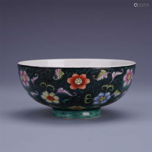 CHINESE PORCELAIN OF BLUE GROUND FAMILLE ROSE FLOWER BOWL