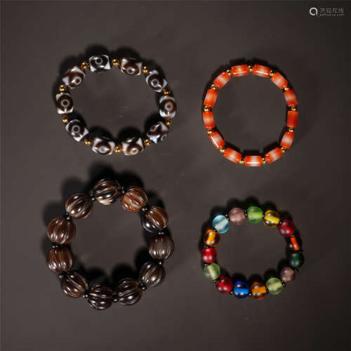 FOUR CHINESE AGATE BEAD BRACELET