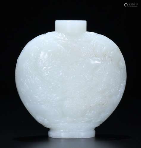 WHITE HETIAN JADE SNUFF BOTTLE