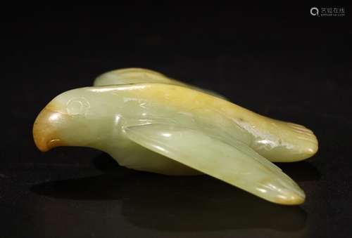 YELLOW HETIAN JADE YING XIONG WEI WU ORNAMNET