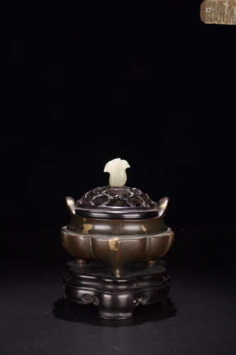 A BRONZE LOTUS SHAPED DOUBLE EARS CENSER