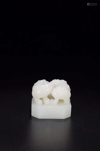 A HETIAN JADE CARVEDTWO BEASTS SEAL