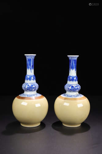 A PAIR OF ONE TONE GLAZE BLUE AND WHITE GOURD SHAPED VASES